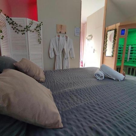 Le Cocoon D'Emy Bed & Breakfast Louvetot Екстериор снимка